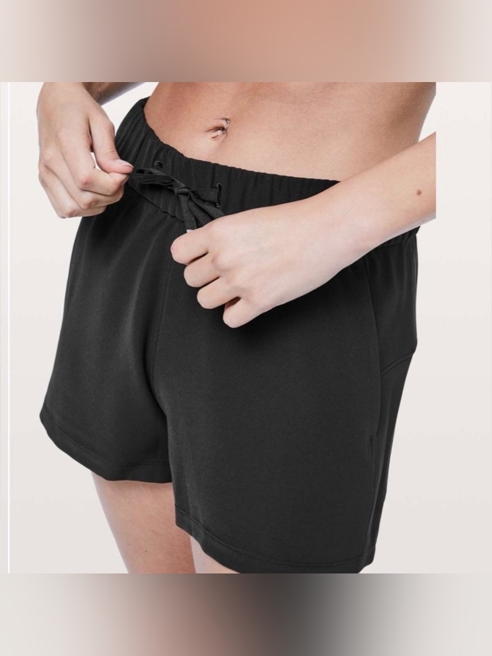 Lululemon Women’s Shorts Black On The Fly Shorts Elastic Waist size 4 - Picture 3 of 11